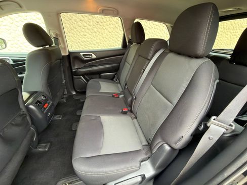 Used 2019 Nissan Pathfinder S AWD/4WD image 18