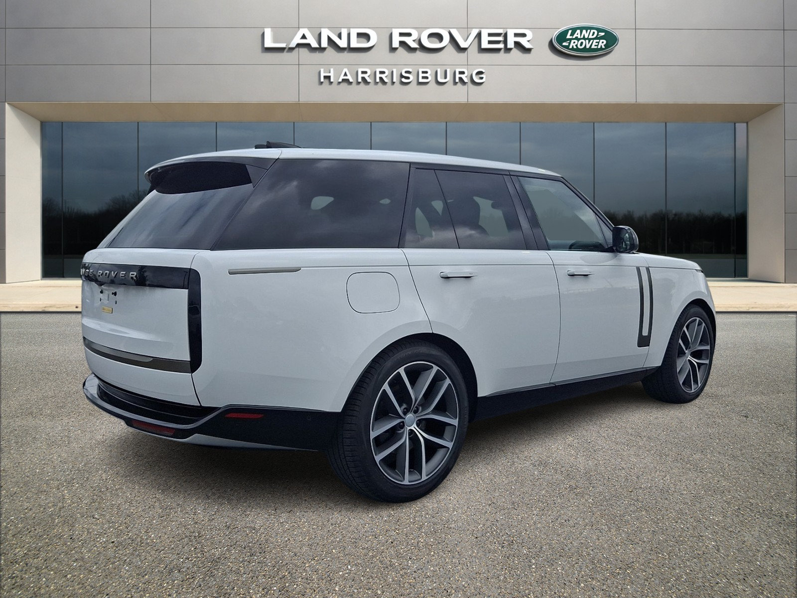 Used 2025 Land Rover Range Rover SE AWD/4WD image 4