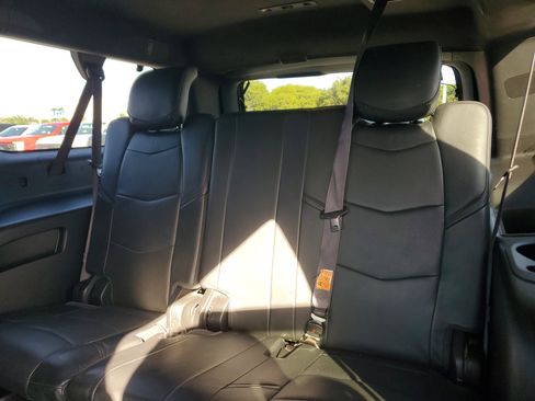 Used 2017 Cadillac Escalade ESV Platinum image 17