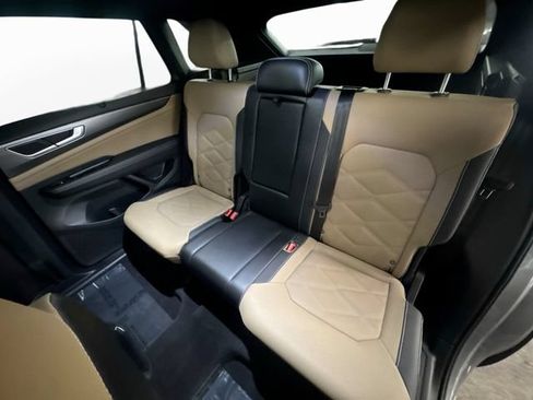 Used 2024 Volkswagen Atlas Cross Sport SE FWD image 25