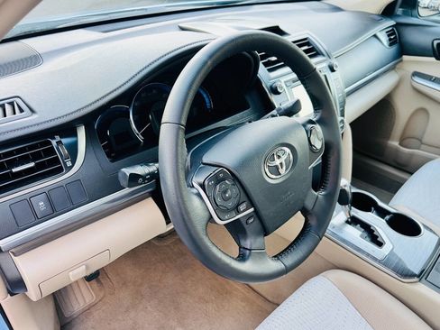 Used 2012 Toyota Camry XLE w/ Convenience Pkg image 19