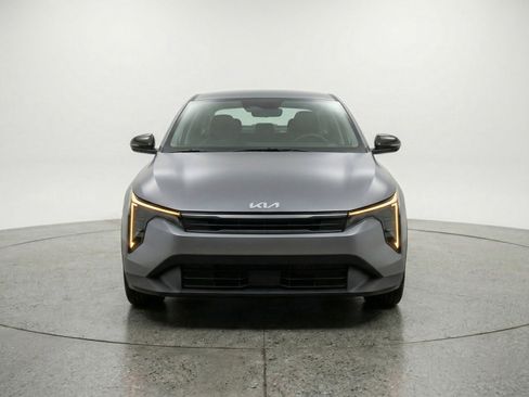 Used 2025 Kia K4 LXS image 2