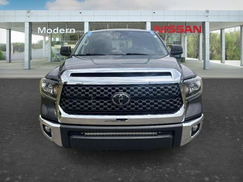 Used 2020 Toyota Tundra SR5 w/ SR5 Convenience Package AWD/4WD image 9