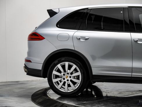 Used 2017 Porsche Cayenne S image 17