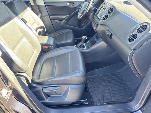 Used 2017 Volkswagen Tiguan S image 13