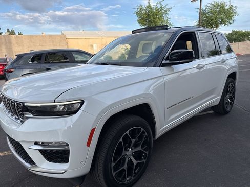 Used 2025 Jeep Grand Cherokee Summit image 2