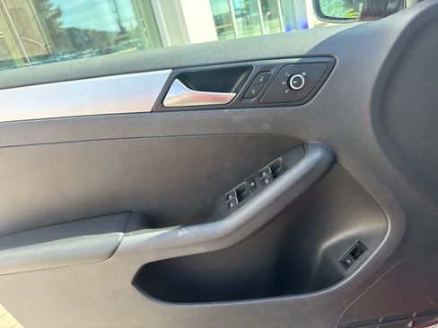 Used 2014 Volkswagen Jetta SE FWD image 15