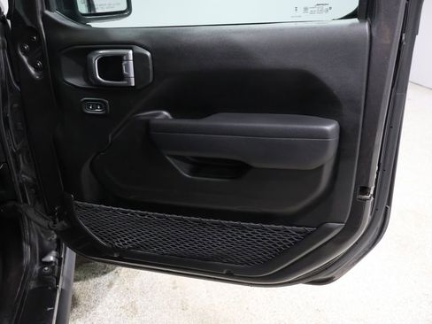 Used 2025 Jeep Wrangler Unlimited Rubicon image 23