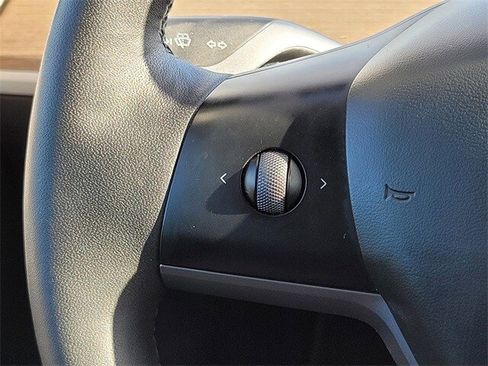 Used 2024 Tesla Model Y Long Range image 24