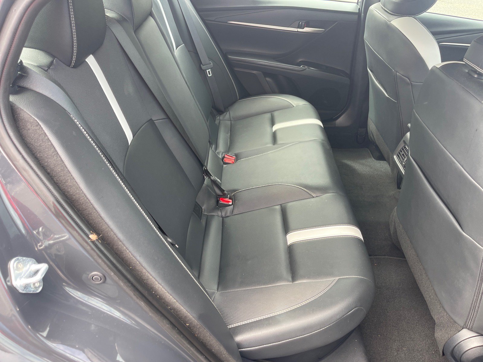 Used 2025 Toyota Camry SE w/ Convenience Package FWD image 18