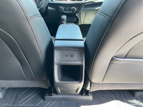 Used 2025 Chevrolet Trax RS FWD image 32