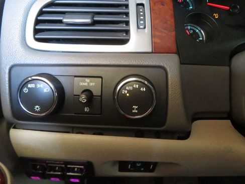 Used 2010 GMC Yukon XL SLT w/ SLT-2 Equipment Package image 49