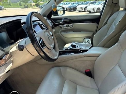 Used 2016 Volvo XC90 T6 Momentum w/ Momentum Plus Package AWD/4WD image 9