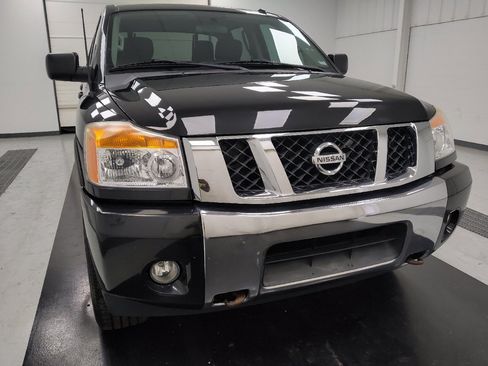 Used 2015 Nissan Titan SV w/ SV Value Truck Package AWD/4WD image 14
