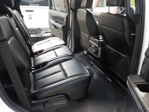 Used 2019 Ford Expedition XLT w/ Equipment Group 202A AWD/4WD image 14