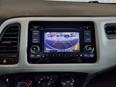 Used 2021 Honda HR-V LX image 8