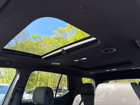 Used 2023 Chevrolet Traverse RS AWD/4WD image 30