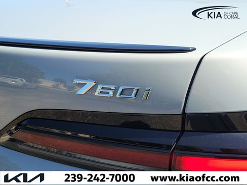Used 2025 BMW 760i xDrive AWD/4WD image 10