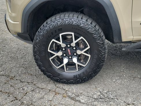 Used 2024 GMC Canyon AT4X AWD/4WD image 12
