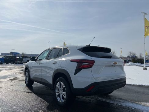 Used 2025 Chevrolet Trax LS image 5