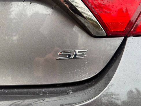 Used 2017 Toyota Camry SE image 28