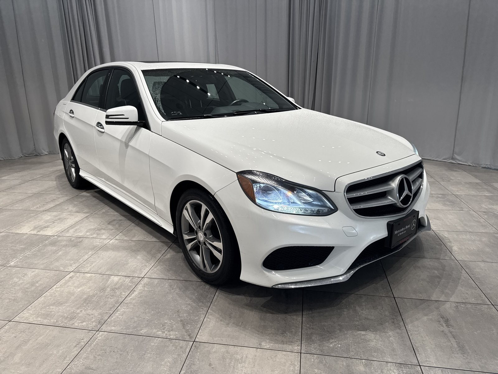 Used 2014 Mercedes-Benz E 250 BlueTEC Sedan image 3