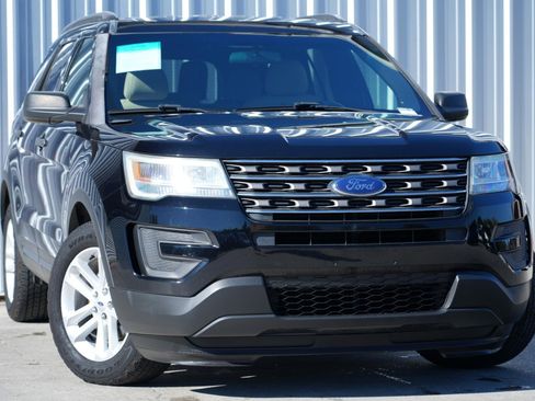 Used 2017 Ford Explorer FWD image 2
