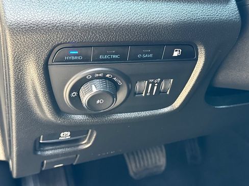Certified 2022 Jeep Grand Cherokee Trailhawk w/ Luxury Tech Group III AWD/4WD image 28
