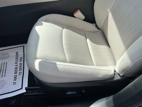 Used 2025 Nissan Altima 2.5 SV FWD image 11