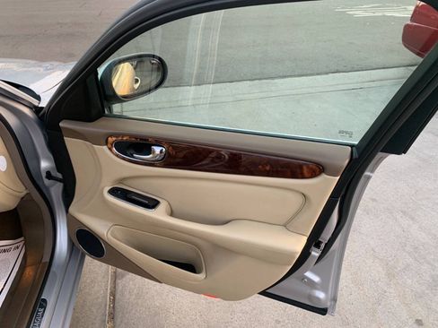 Used 2006 Jaguar XJ8 RWD image 11