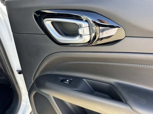 New 2026 Jeep Compass Latitude image 21