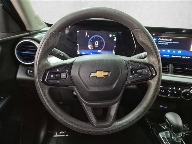 Used 2025 Chevrolet Trax LT FWD image 13