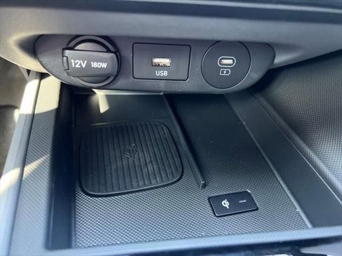 Used 2025 Hyundai Elantra SEL image 25