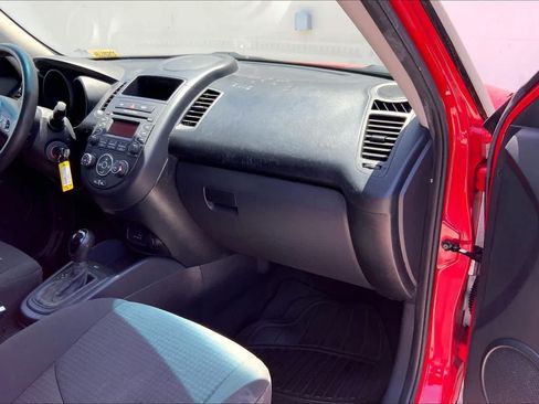 Used 2013 Kia Soul FWD image 23