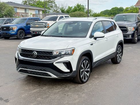 Used 2024 Volkswagen Taos SE FWD image 5