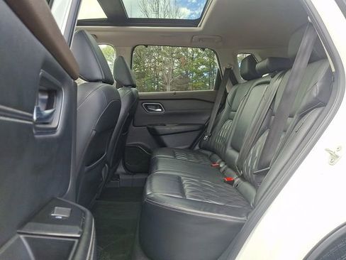 Used 2021 Nissan Rogue Platinum image 12