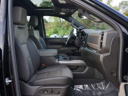 Used 2024 Chevrolet Silverado 2500 ZR2 w/ Technology Package image 15