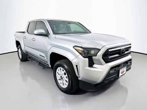 Used 2025 Toyota Tacoma SR5 image 3