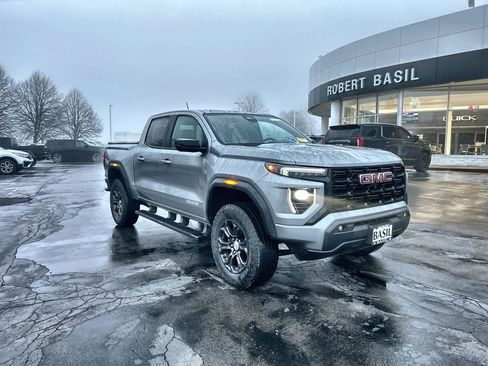 Used 2024 GMC Canyon Elevation w/ Elevation Premium Package image 2