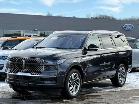 Used 2025 Lincoln Navigator Reserve image 42