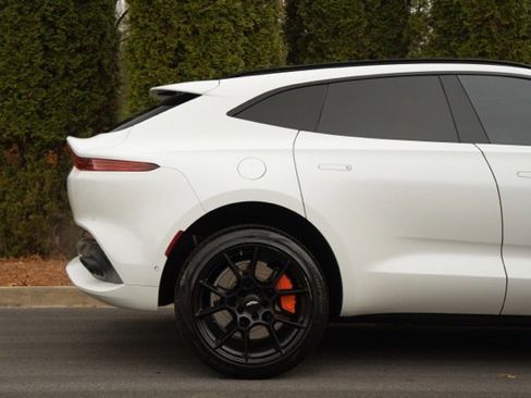 Used 2022 Aston Martin DBX Base image 8