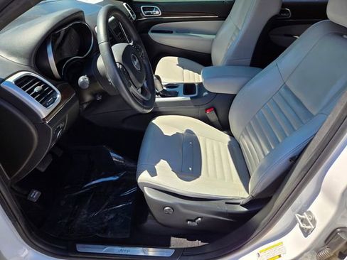 Used 2018 Jeep Grand Cherokee Limited image 13