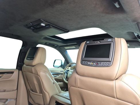 Used 2018 Cadillac Escalade Platinum image 24