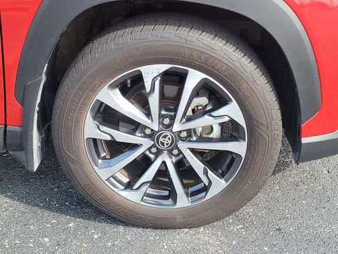 Certified 2024 Toyota Corolla Cross XLE w/ Convenience Package FWD image 10