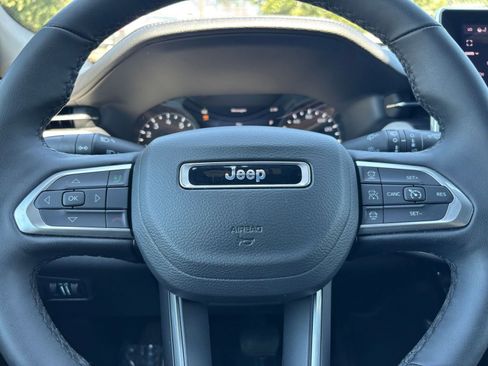Used 2025 Jeep Compass Limited AWD/4WD image 29