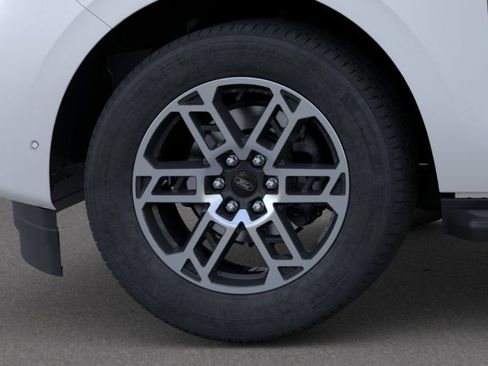 Used 2025 Ford Expedition Active AWD/4WD image 19