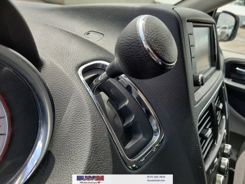 Used 2019 Dodge Grand Caravan SE w/ UConnect Hands-Free Group FWD image 23