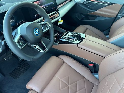 Used 2025 BMW i5 xDrive40 image 4