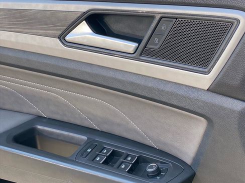 Used 2022 Volkswagen Atlas Cross Sport SE w/ Panoramic Sunroof Package image 18