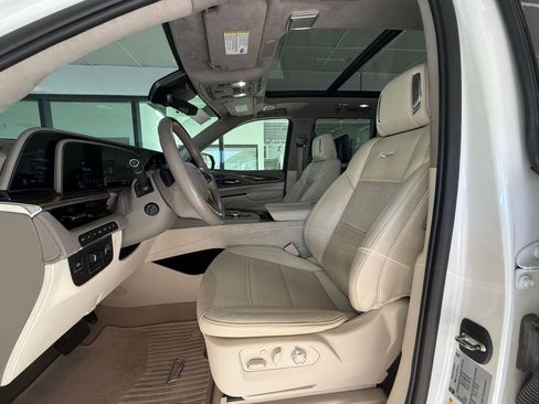 Used 2022 Cadillac Escalade Sport Platinum w/ LPO, ONYX Package AWD/4WD image 5